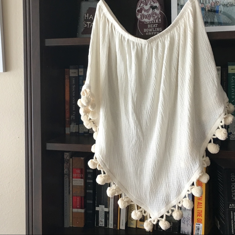 🎀 White Strapless Pom Pom Top